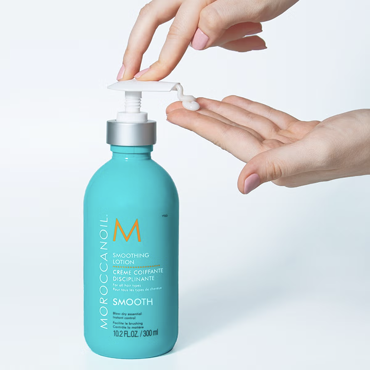 Moroccanoil Smoothing Lotion Frizz Control & Smoothness for All Hair Types 300 ml / 10.14 oz - Achieve salon-smooth results w