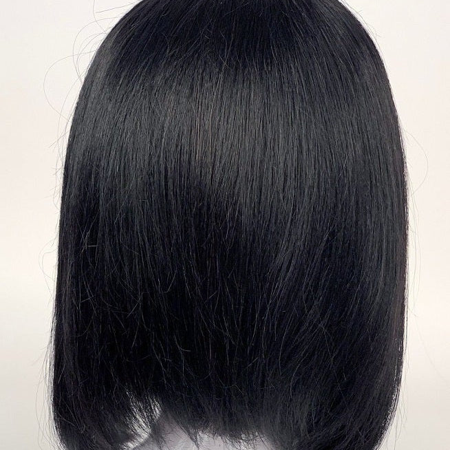 Perruque de cheveux humains élégante Adora Spotlight avec raie en dentelle