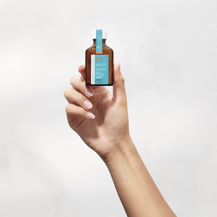 Moroccanoil Treatment Light Lightweight Hair Nourishment & Shine for Fine & Light-Coloured Hair 25 ml/0.85 oz - Discover the 